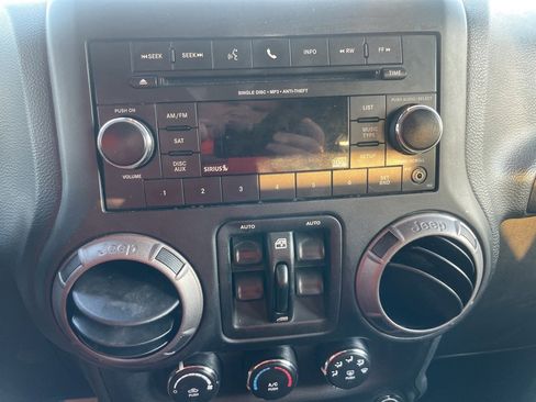 Used 2018 Jeep Wrangler Unlimited Sport S image 25