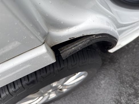 Used 2016 Jeep Cherokee Overland image 17