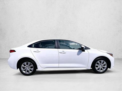 Used 2024 Toyota Corolla LE FWD image 5