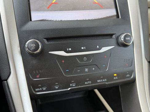 Used 2015 Ford Fusion SE w/ Equipment Group 202A image 22