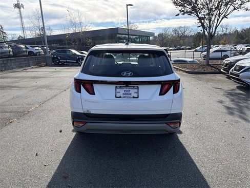 Certified 2025 Hyundai Tucson SE image 8