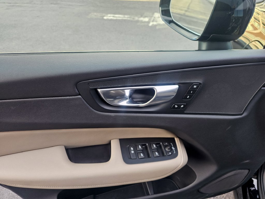 Certified 2026 Volvo XC60 T8 Plus w/ Protection Package Premier AWD/4WD image 38