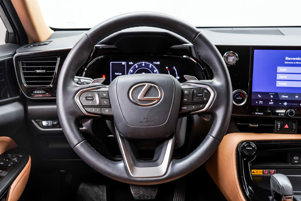Used 2025 Lexus NX 250 FWD w/ Towing Package (2000 Lbs) image 17