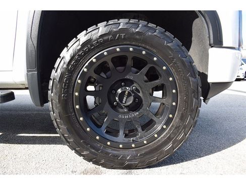 Used 2020 GMC Sierra 1500 AT4 w/ AT4 Premium Package image 9