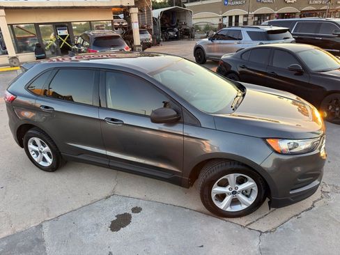 Used 2020 Ford Edge SE image 3