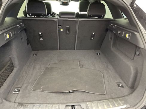 Used 2024 Jaguar F-PACE R-Dynamic S image 31