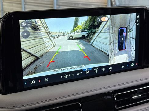New 2026 Lincoln Aviator AWD w/ Jet Appearance Package image 16