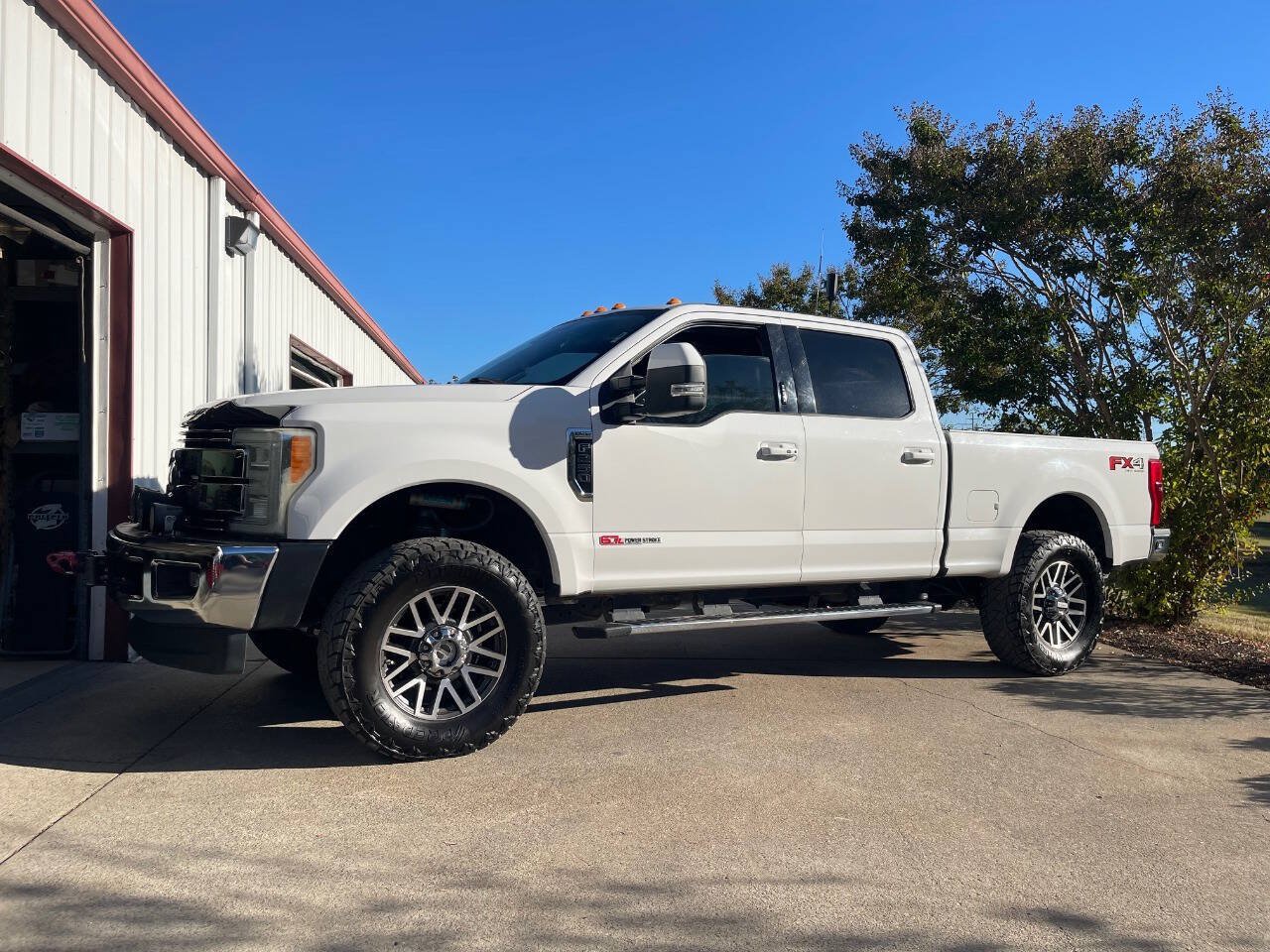 Used 2017 Ford F250 Lariat w/ Lariat Ultimate Package AWD/4WD image 4
