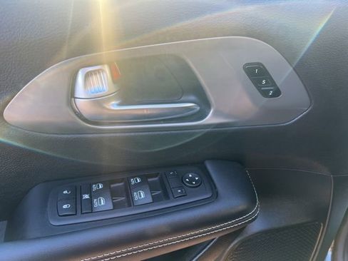 Used 2026 Chrysler Pacifica Select image 22