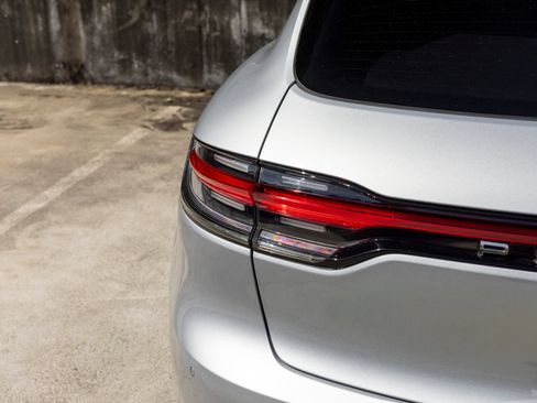 Certified 2026 Porsche Macan AWD/4WD image 21
