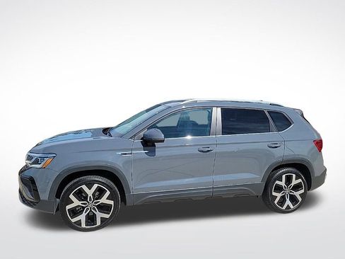 Used 2022 Volkswagen Taos SEL w/ Panoramic Sunroof Package image 2