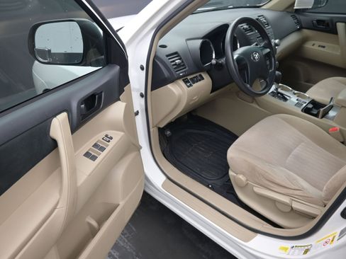 Used 2011 Toyota Highlander 2WD image 14