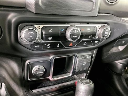 Used 2022 Jeep Wrangler Unlimited Sport image 15