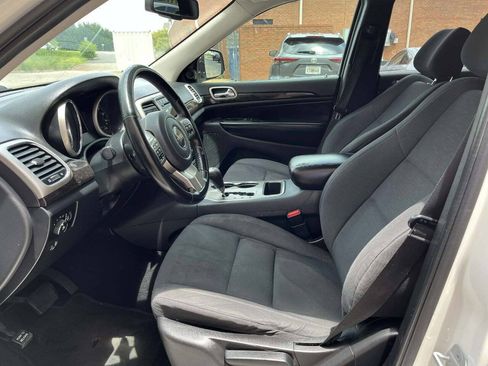 Used 2012 Jeep Grand Cherokee Laredo RWD image 9
