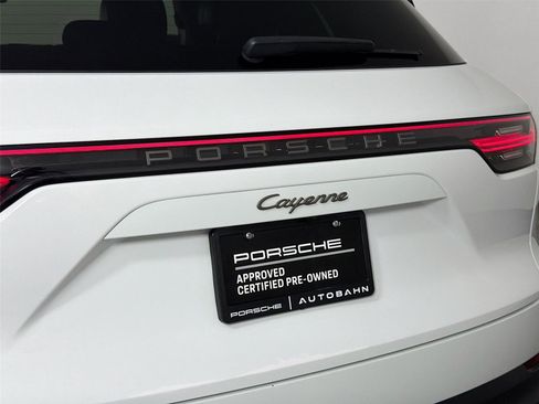 Certified 2023 Porsche Cayenne Platinum Edition AWD/4WD image 17