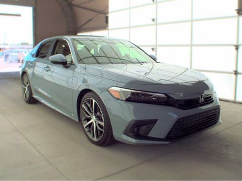 Used 2023 Honda Civic Touring image 4