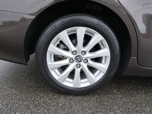 Used 2018 Toyota Camry LE image 11