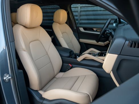 New 2026 Porsche Cayenne image 36