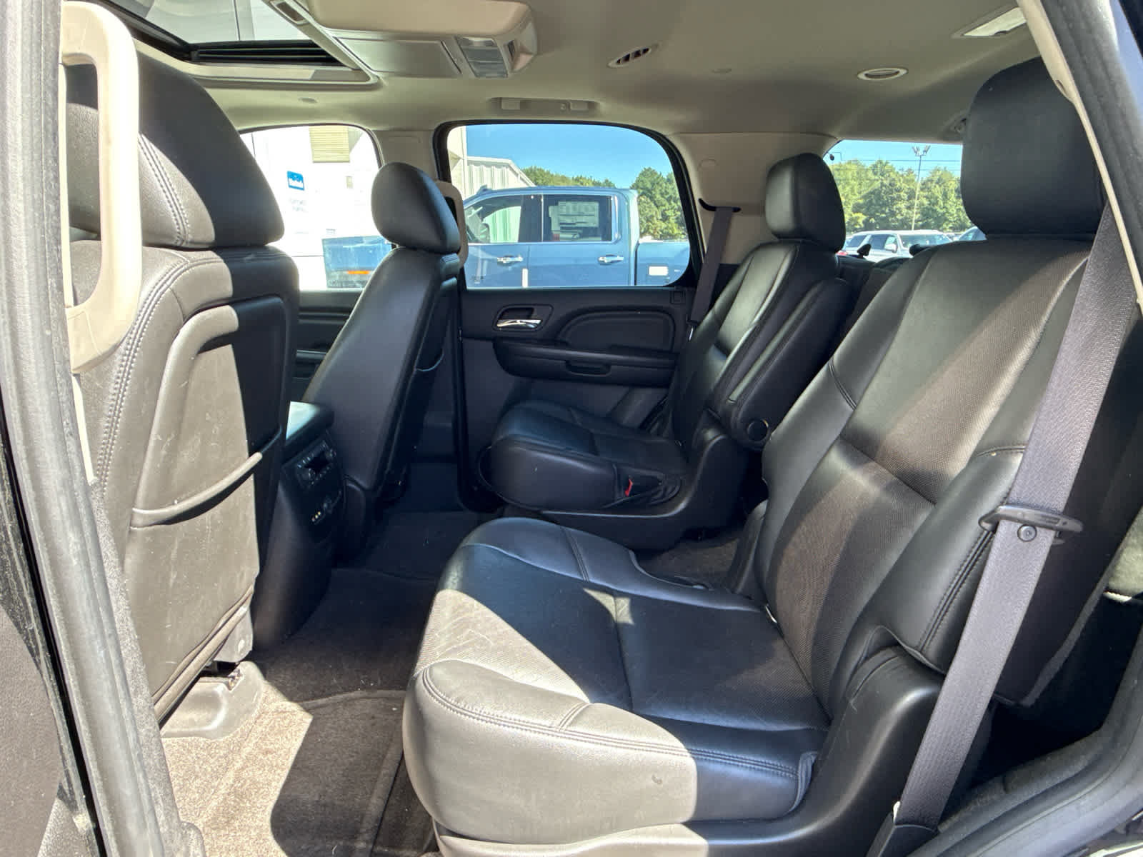 Used 2012 GMC Yukon Denali AWD/4WD image 6