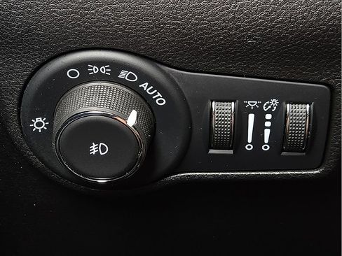 Used 2025 Jeep Compass Trailhawk w/ Sun & Sound Group AWD/4WD image 33
