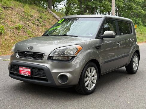 Used 2012 Kia Soul + w/ Audio Pkg FWD image 1