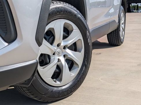 Used 2021 Toyota RAV4 LE FWD image 2