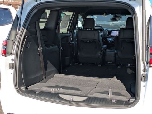 New 2026 Chrysler Pacifica Select FWD image 25