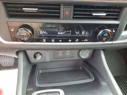 Used 2025 Nissan Rogue SV image 22