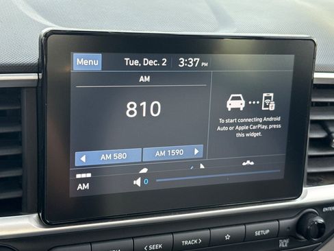 Certified 2024 Hyundai Venue SEL image 18