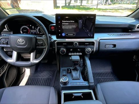 Used 2025 Toyota Tacoma TRD Off-Road AWD/4WD image 7