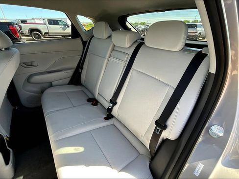 Used 2025 Hyundai Kona SEL FWD image 16