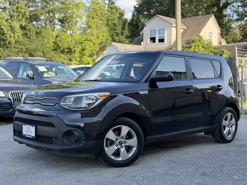 Used 2017 Kia Soul FWD image 2