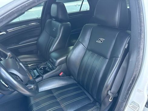 Used 2022 Chrysler 300 S RWD image 9