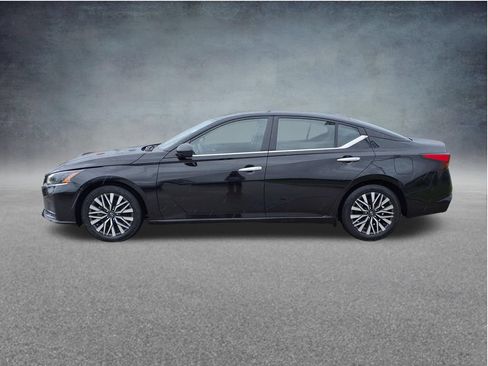 Used 2025 Nissan Altima 2.5 SV FWD image 5