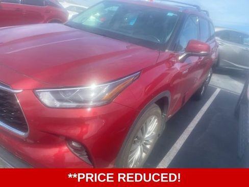 Used 2020 Toyota Highlander Platinum image 2