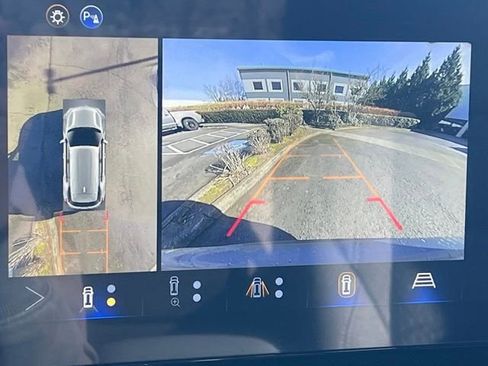New 2026 Chevrolet Equinox LT w/ Safety and Technology Package FWD image 37