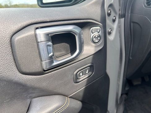 Used 2022 Jeep Wrangler Unlimited Sahara image 18