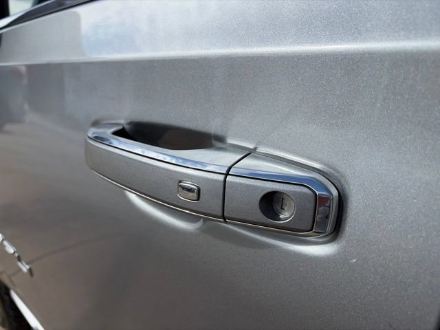 Used 2025 GMC Yukon Denali AWD/4WD image 58