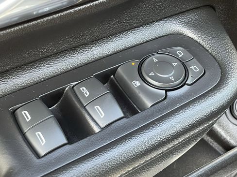 Used 2024 GMC Terrain SLT image 21