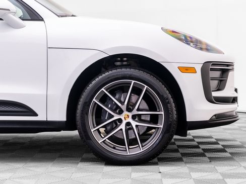 Certified 2026 Porsche Macan AWD/4WD image 35