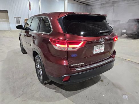 Used 2017 Toyota Highlander LE image 9