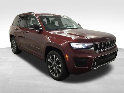 Used 2023 Jeep Grand Cherokee Overland w/ Advanced Protech Group III AWD/4WD image 3
