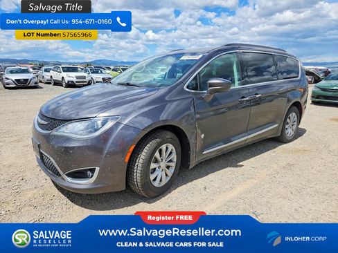 Used 2017 Chrysler Pacifica Touring-L FWD image 1