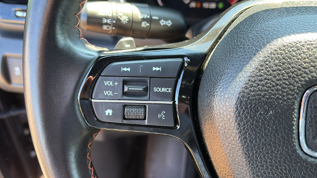 Used 2025 Honda Pilot Sport image 13