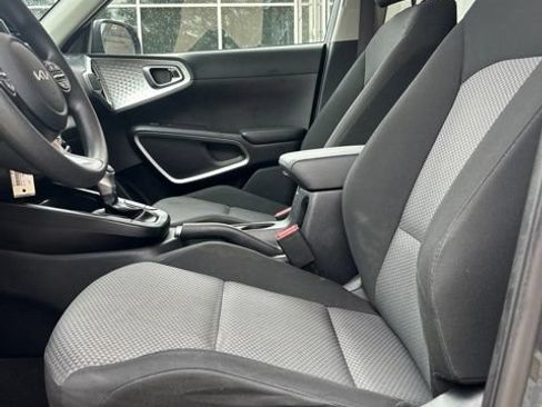 Used 2024 Kia Soul LX w/ Option Group 015 FWD image 9