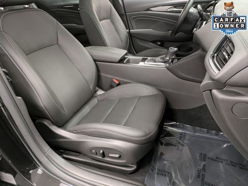 Used 2018 Buick Regal Essence w/ Driver Confidence Package #1 image 28