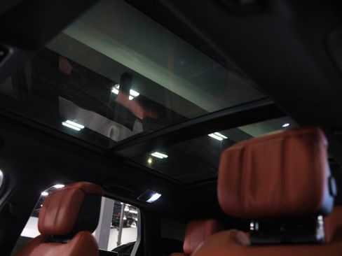 Used 2018 Land Rover Range Rover Sport HSE Dynamic image 35