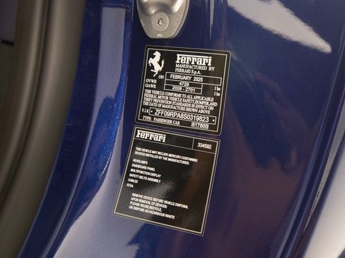 Certified 2025 Ferrari Roma Spider RWD image 42