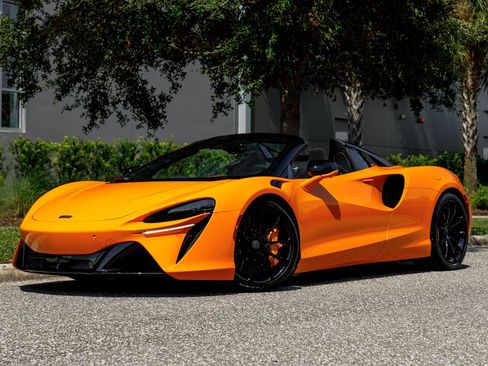 Used 2025 McLaren Artura Spider RWD image 31