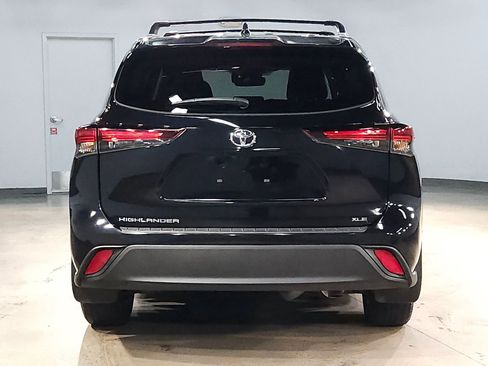 Used 2024 Toyota Highlander XLE image 6